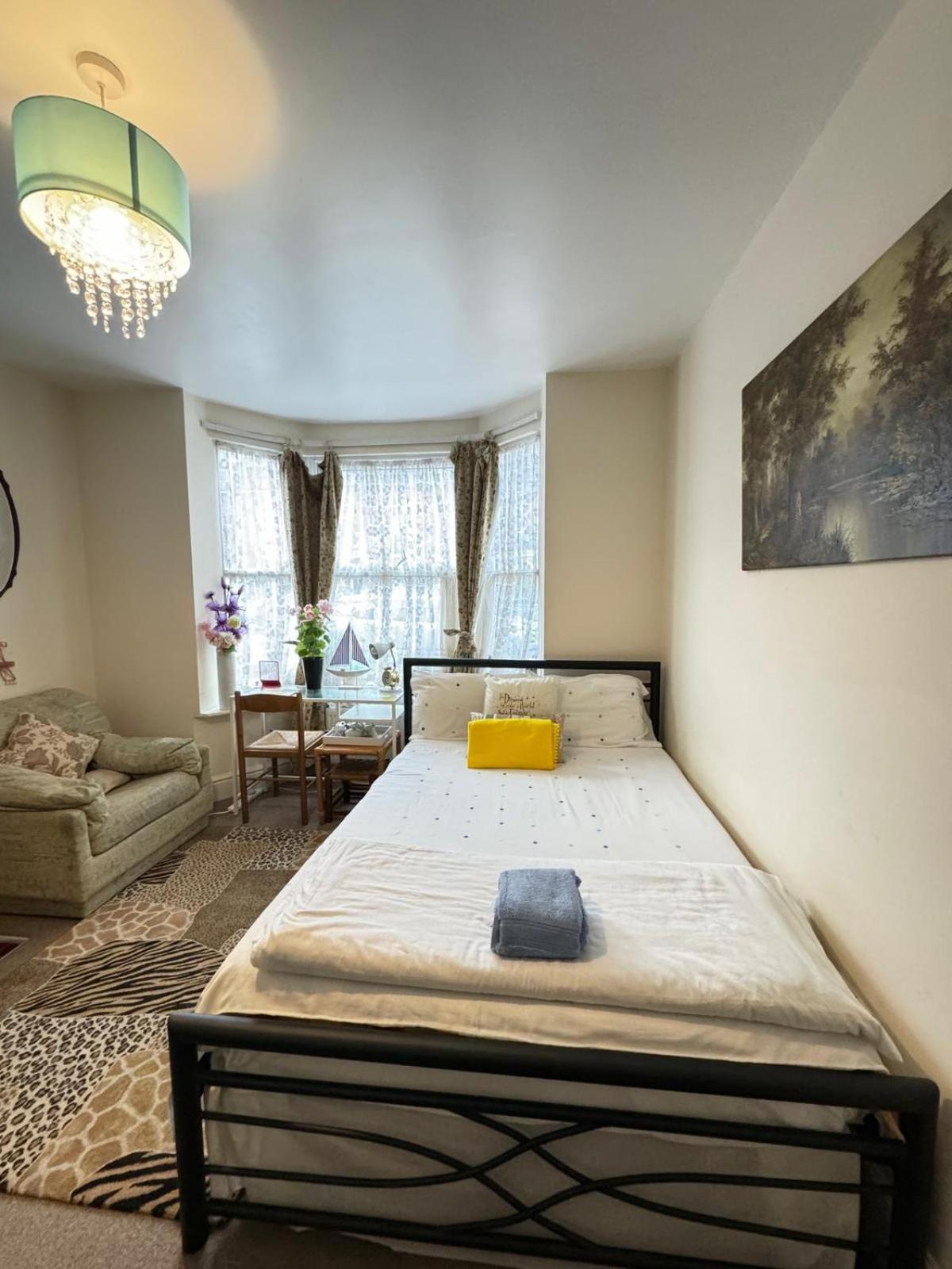 איסטלי Big Private Room In Town Centre מראה חיצוני תמונה